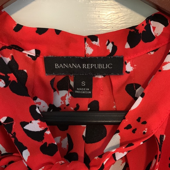 Banana Republic red floral dress with tie neck detail - Picture 3 of 3